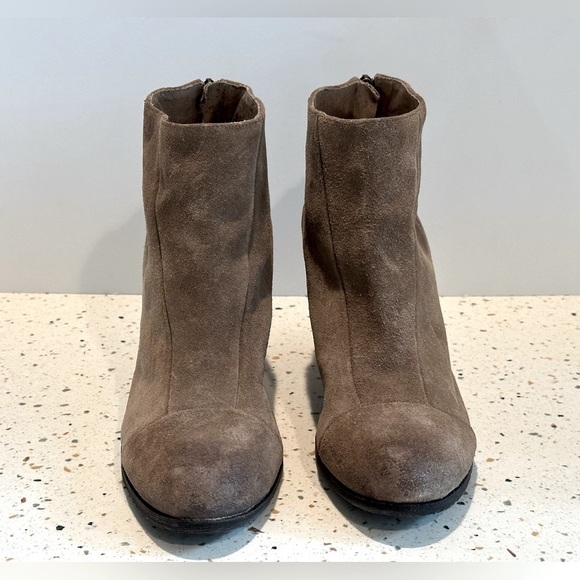 Vince Camuto Grayson‎ Suede Leather Boots Ankle Boots with Stacked Chunky Heel - Picture 4 of 12